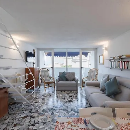 公寓 Duca D'aosta - Il Soffio Del Mare 维亚雷焦